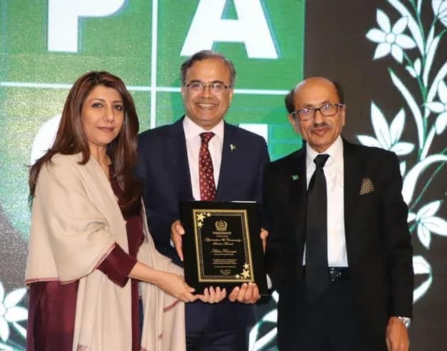 Ambassador Dr. Asad M. Khan addressing a large gathering of Pakistani Americans in Houston