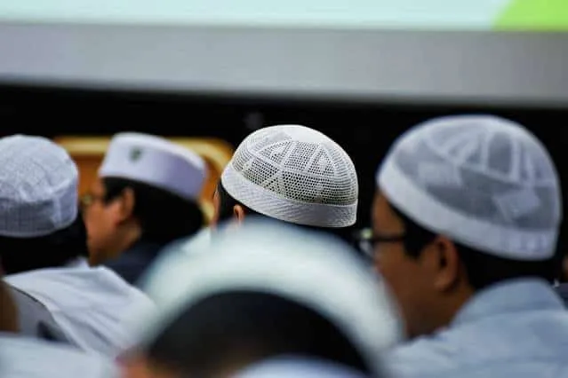Emphasis on the Muslims and Islamic society of Islamophobia